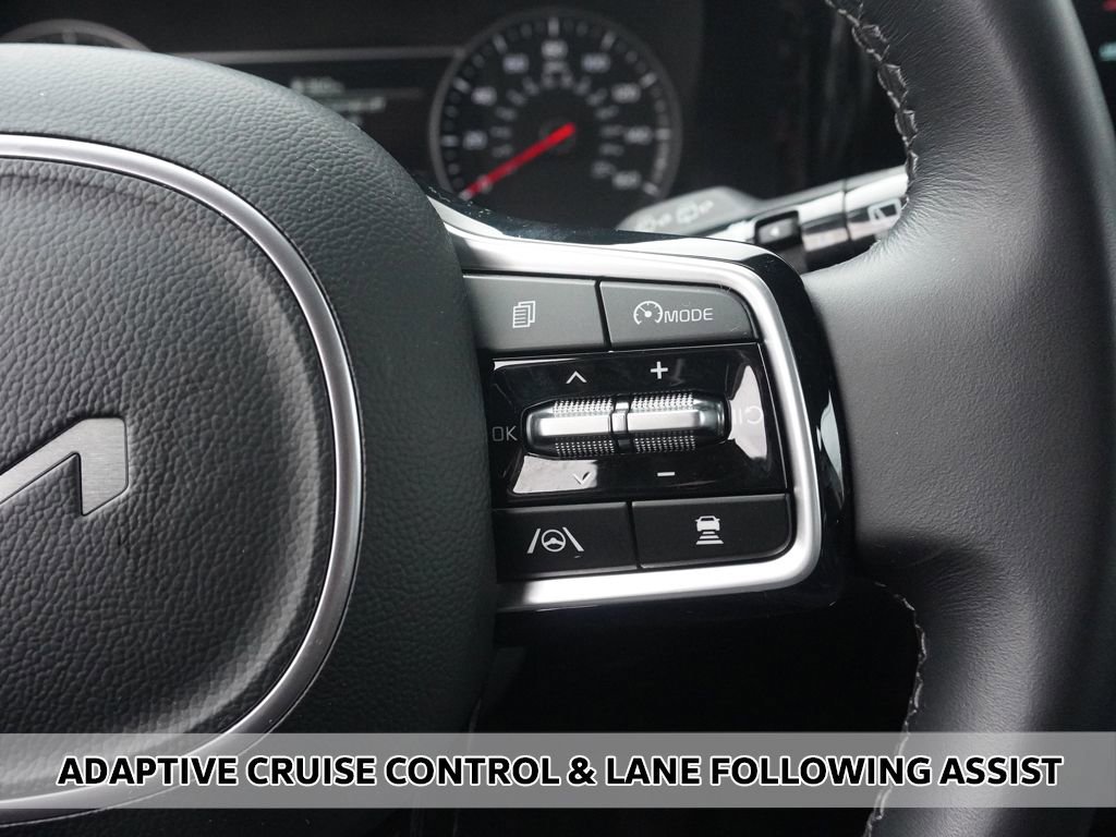 Used 2023 Kia Sorento EX image 3