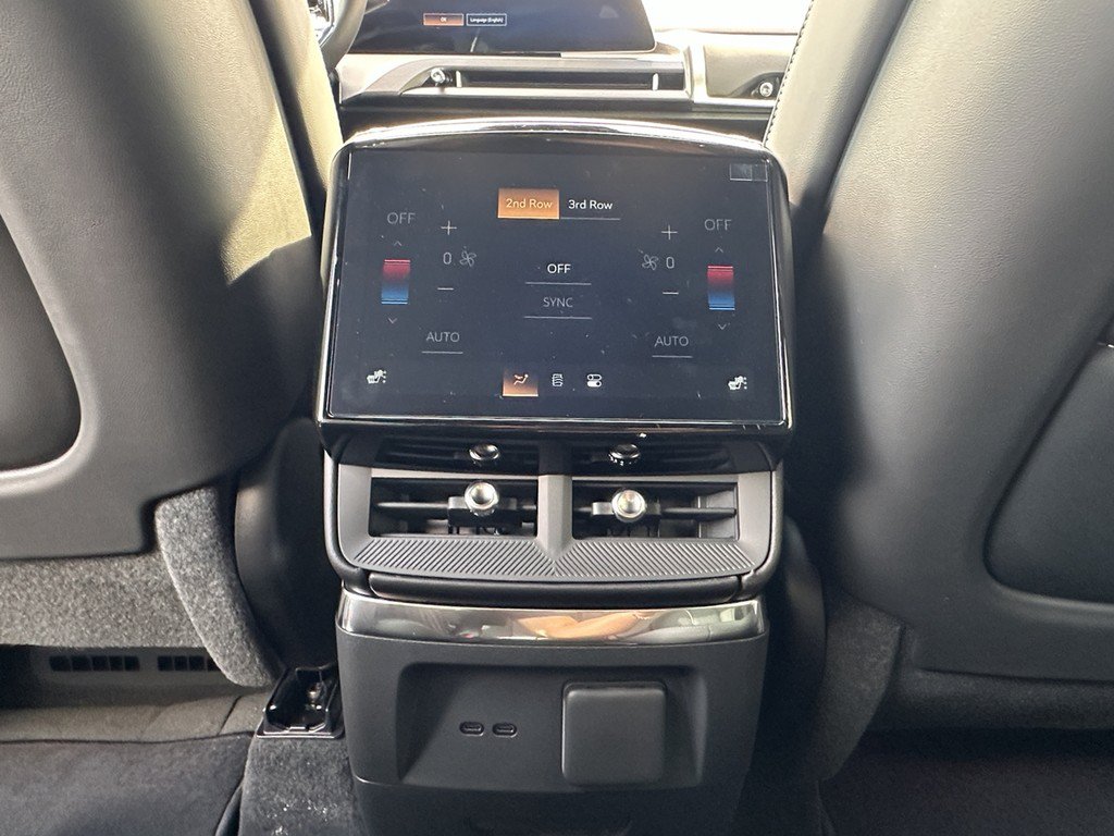 New 2026 Cadillac Vistiq Luxury AWD/4WD image 8