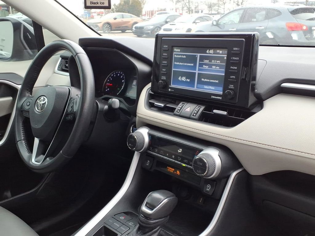 Used 2021 Toyota RAV4 XLE Premium image 26