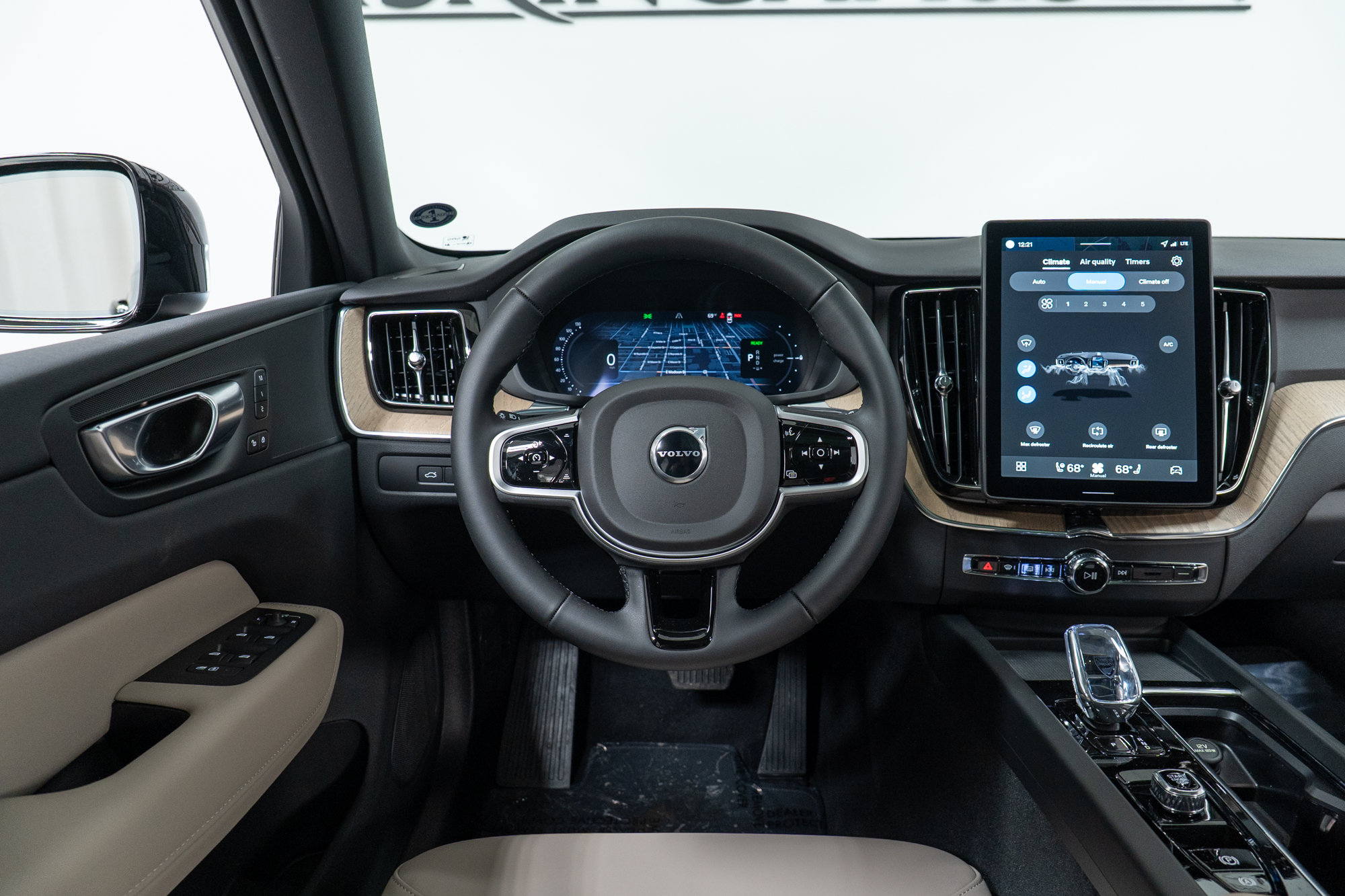 New 2026 Volvo XC60 T8 Plus w/ Protection Package Premier AWD/4WD image 17