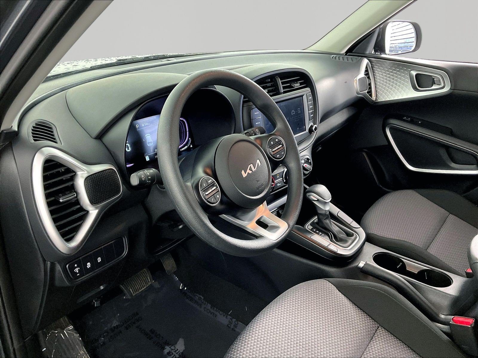 Used 2025 Kia Soul LX w/ LX Technology Package FWD image 15