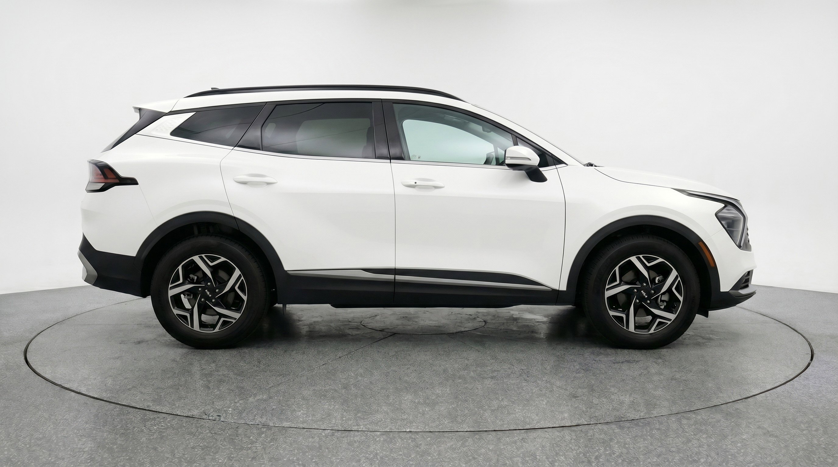 Used 2025 Kia Sportage LX image 11