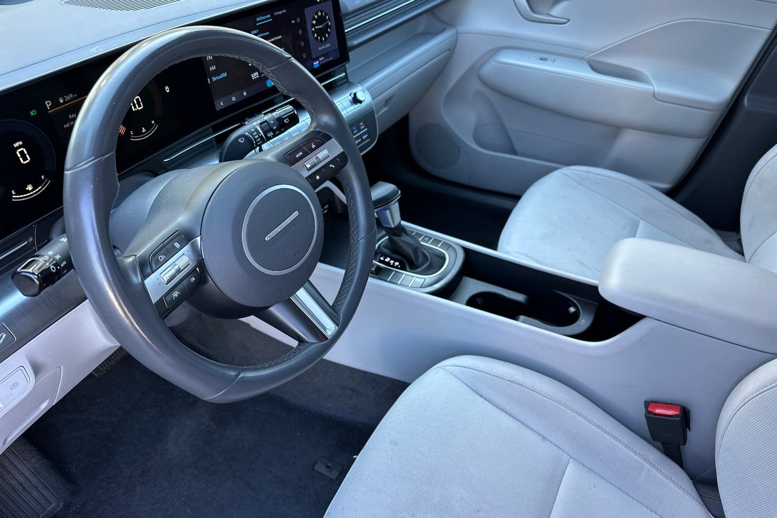 Used 2025 Hyundai Kona SEL image 4