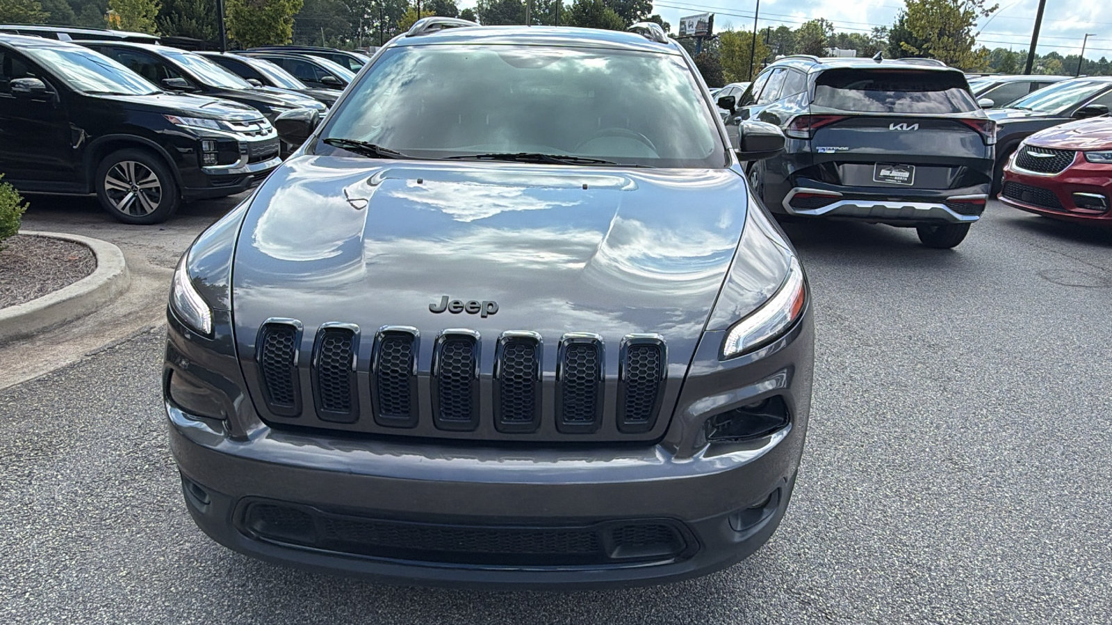 Used 2018 Jeep Cherokee Latitude w/ Altitude Package FWD image 3