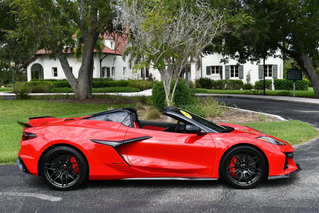 Used 2023 Chevrolet Corvette Z06 w/ Stealth Interior Trim Package RWD image 43