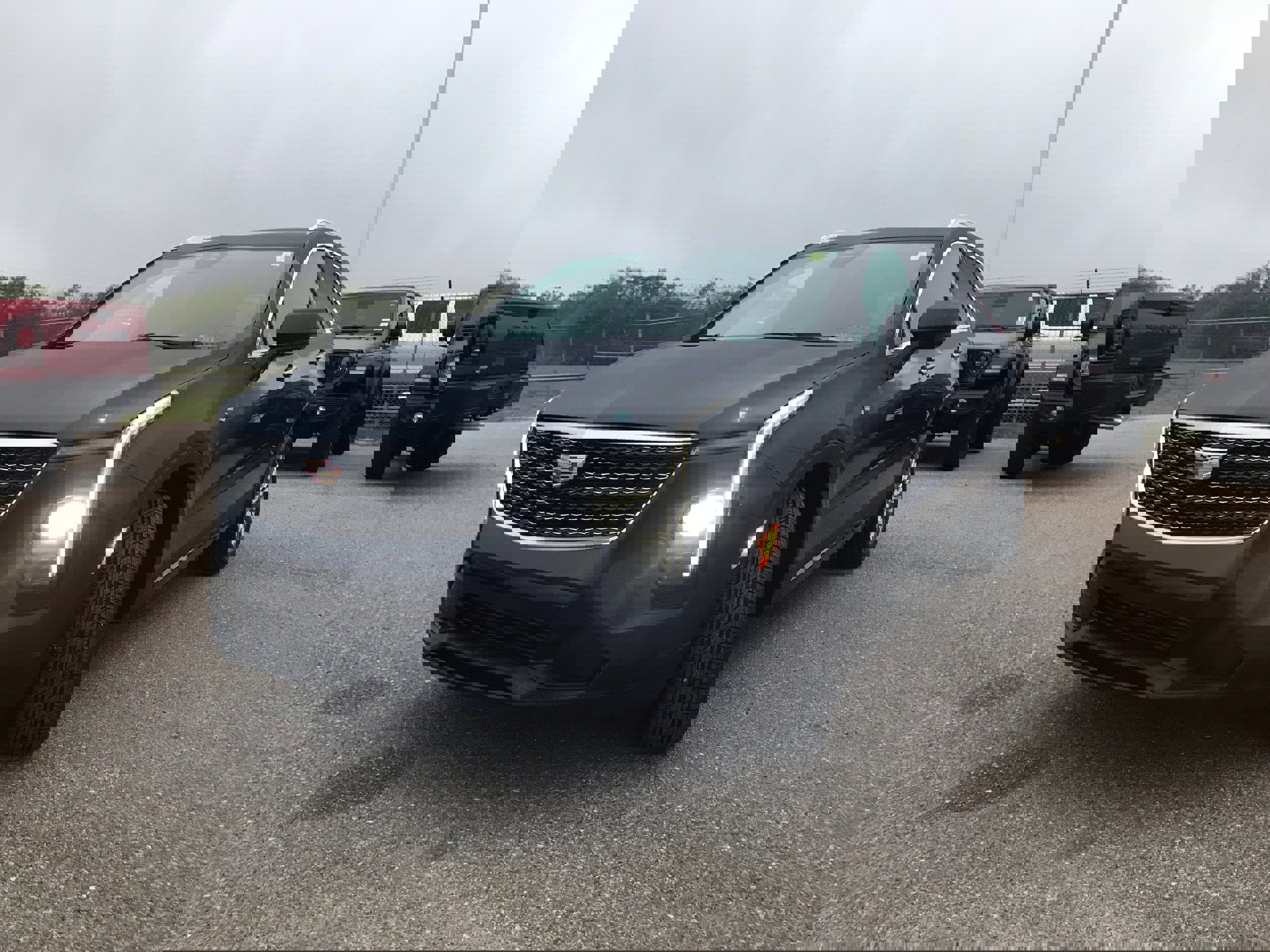 Used 2025 Cadillac XT4 Premium Luxury image 3