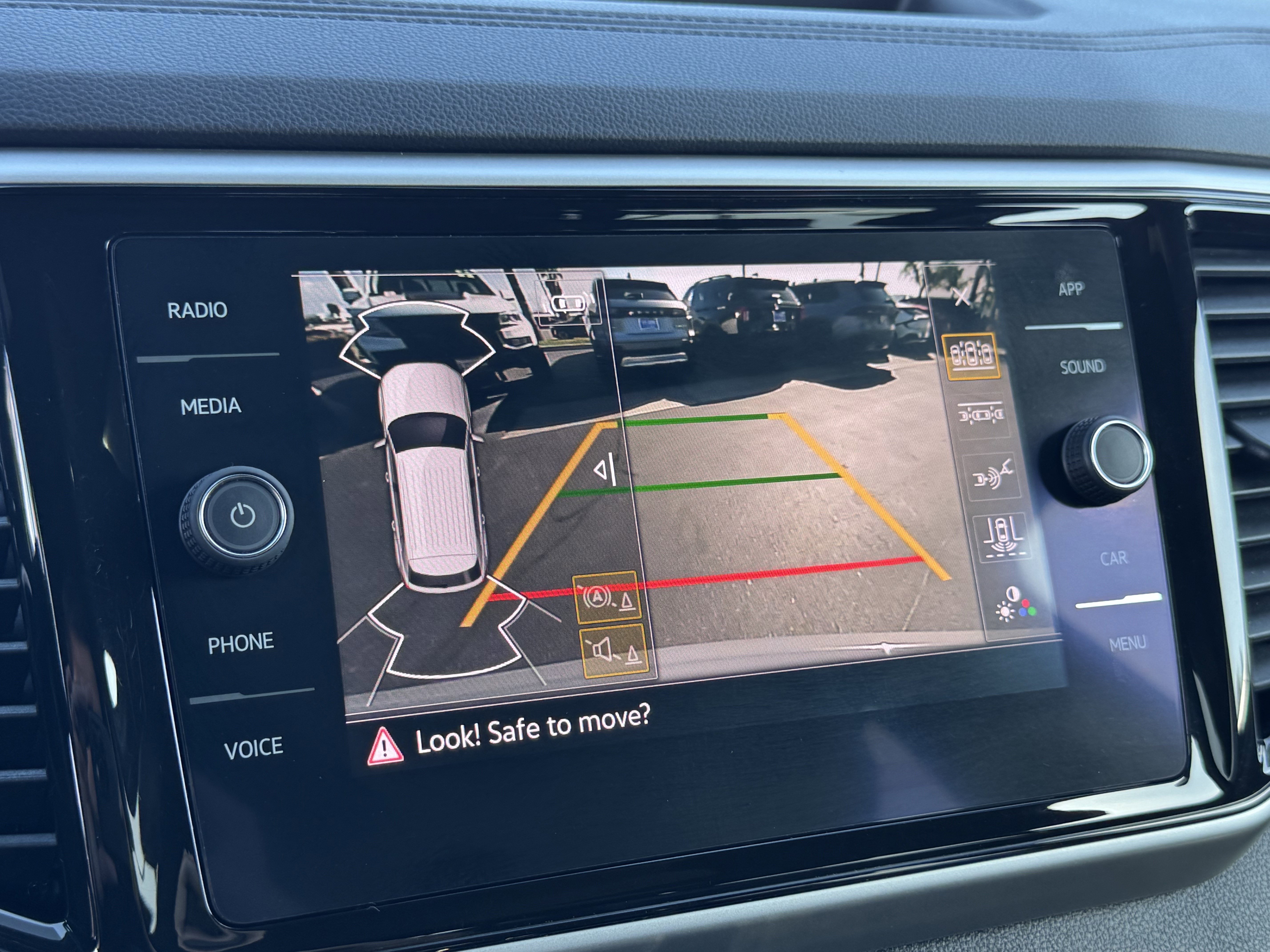 Certified 2022 Volkswagen Atlas Cross Sport SE w/ Panoramic Sunroof Package FWD image 28