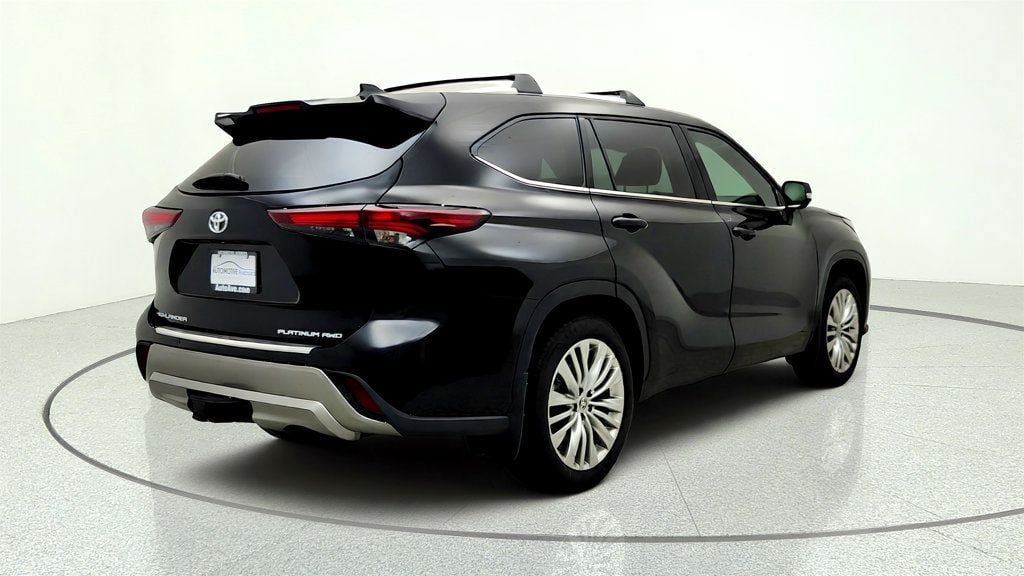 Used 2025 Toyota Highlander Platinum AWD/4WD image 5
