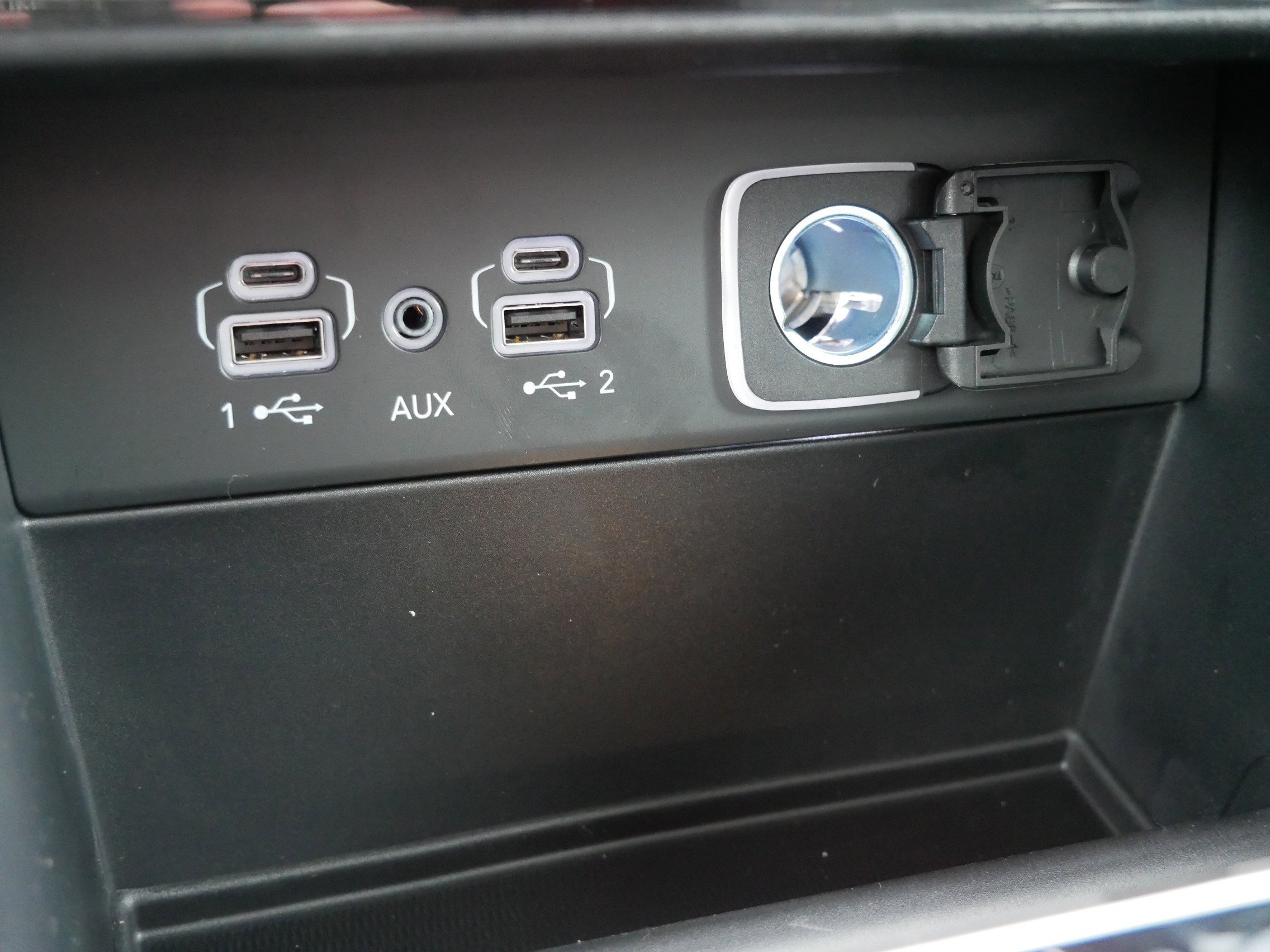 New 2025 Jeep Grand Cherokee L Limited w/ Black Appearance Package image 16