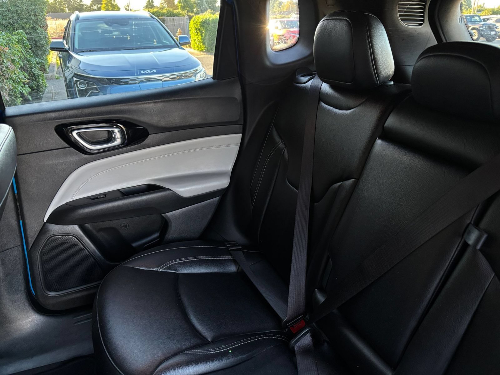 Used 2025 Jeep Compass Limited AWD/4WD image 38