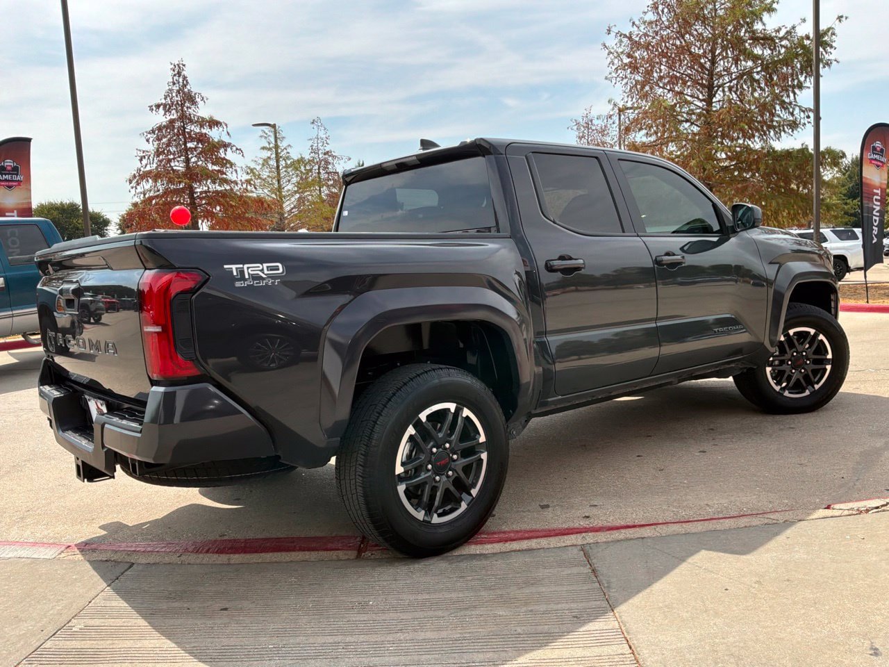 Used 2025 Toyota Tacoma TRD Sport AWD/4WD image 6