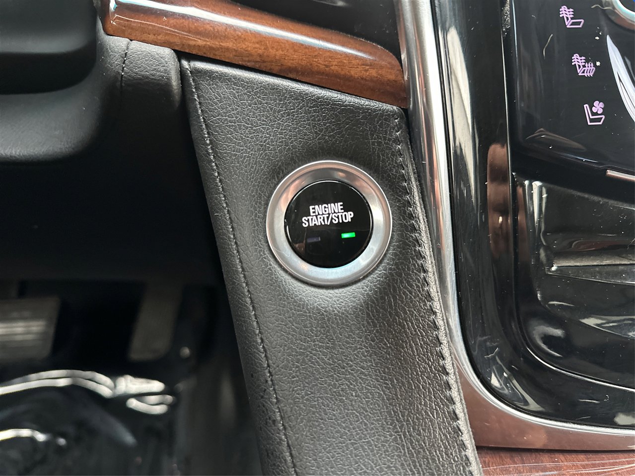 Used 2016 Cadillac Escalade ESV Luxury image 36