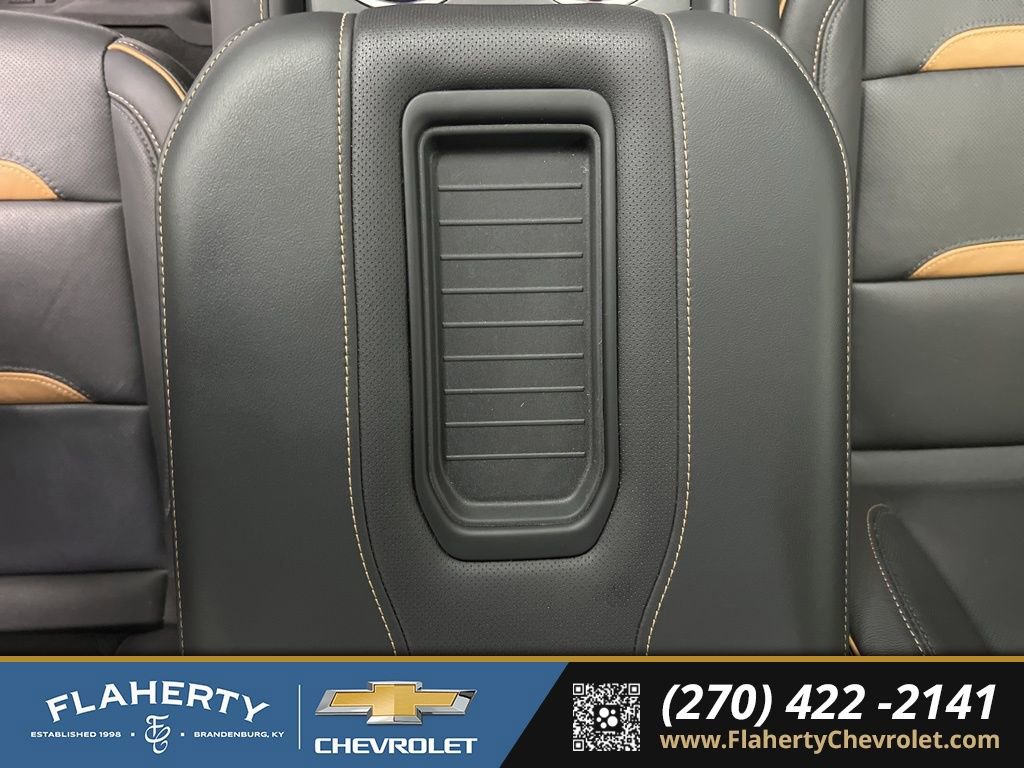 Used 2024 GMC Yukon XL AT4 w/ Technology Package image 31