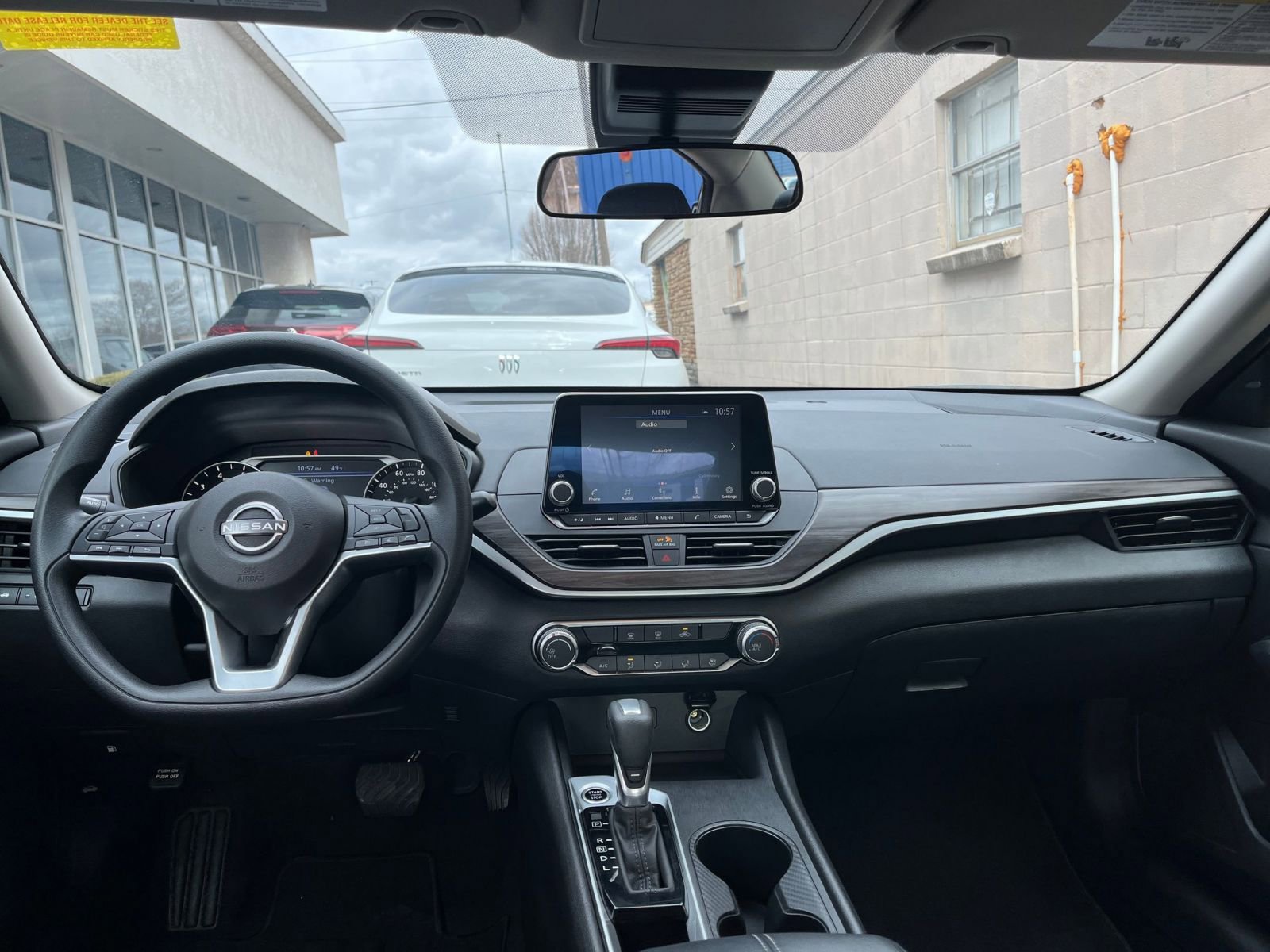 Used 2025 Nissan Altima 2.5 SV image 32