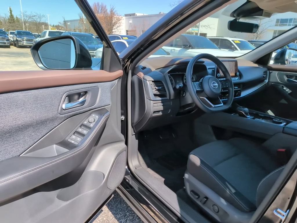 Used 2023 Nissan Rogue SV image 20