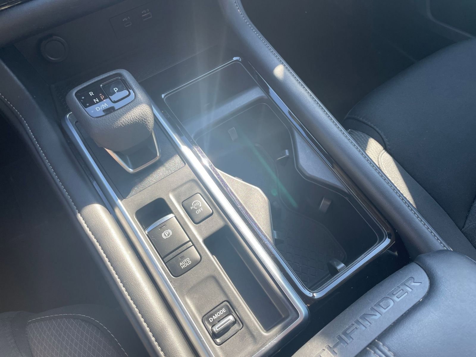 Used 2025 Nissan Pathfinder SV image 44