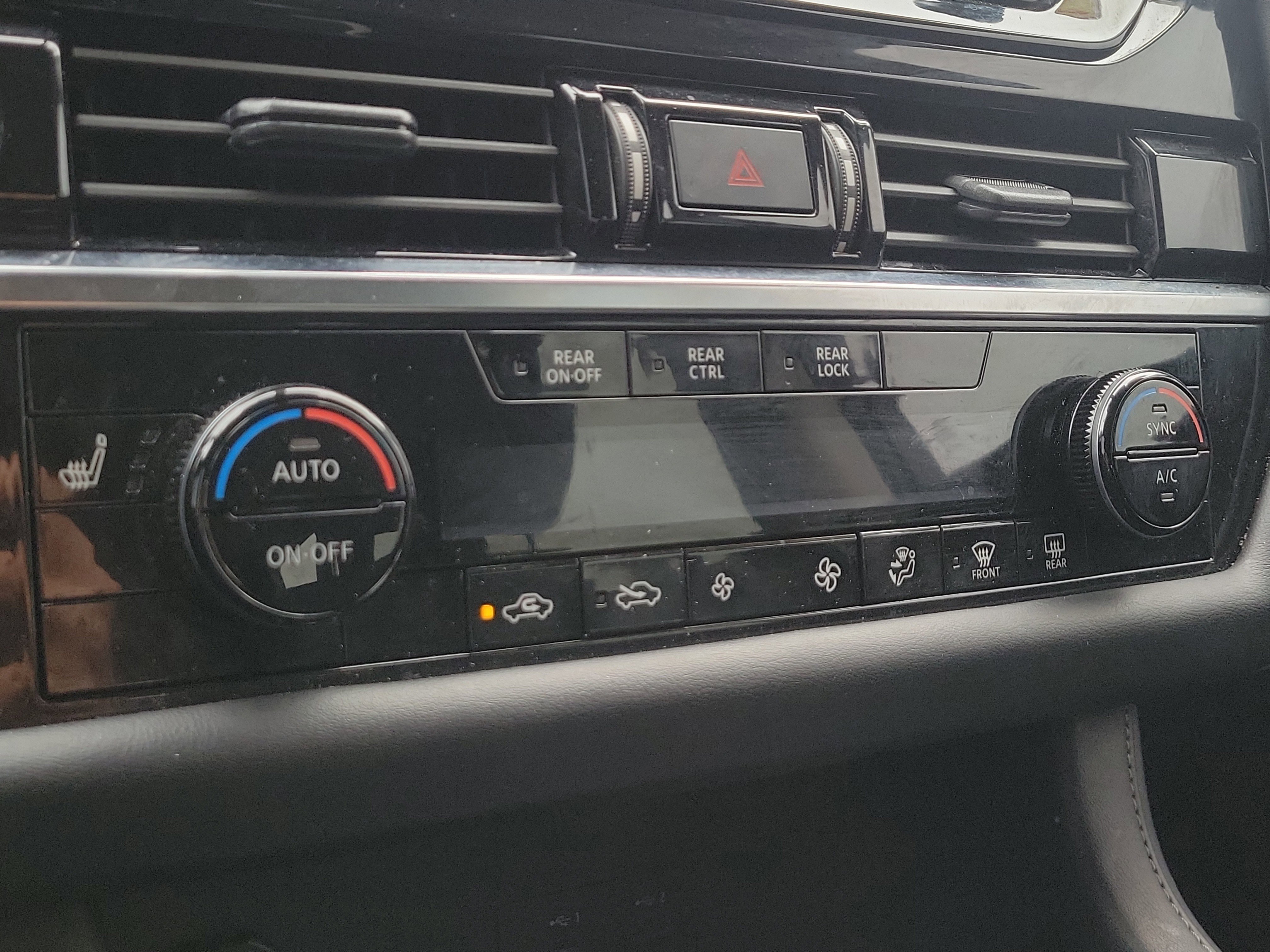 Used 2024 Nissan Pathfinder SV image 26