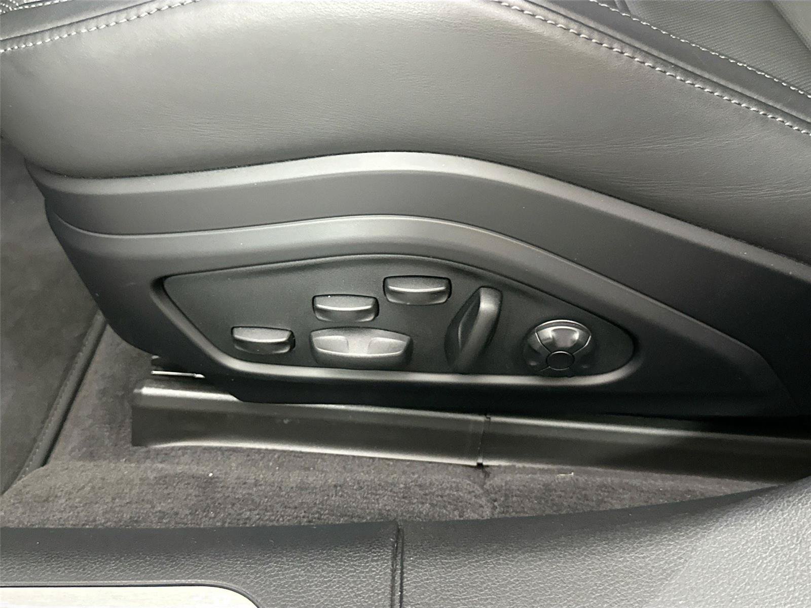 Certified 2024 Porsche Panamera image 32