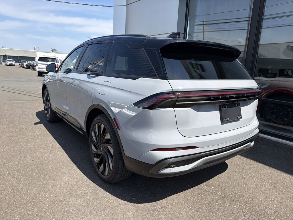 New 2026 Lincoln Nautilus Reserve w/ Jet Appearance Package image 2