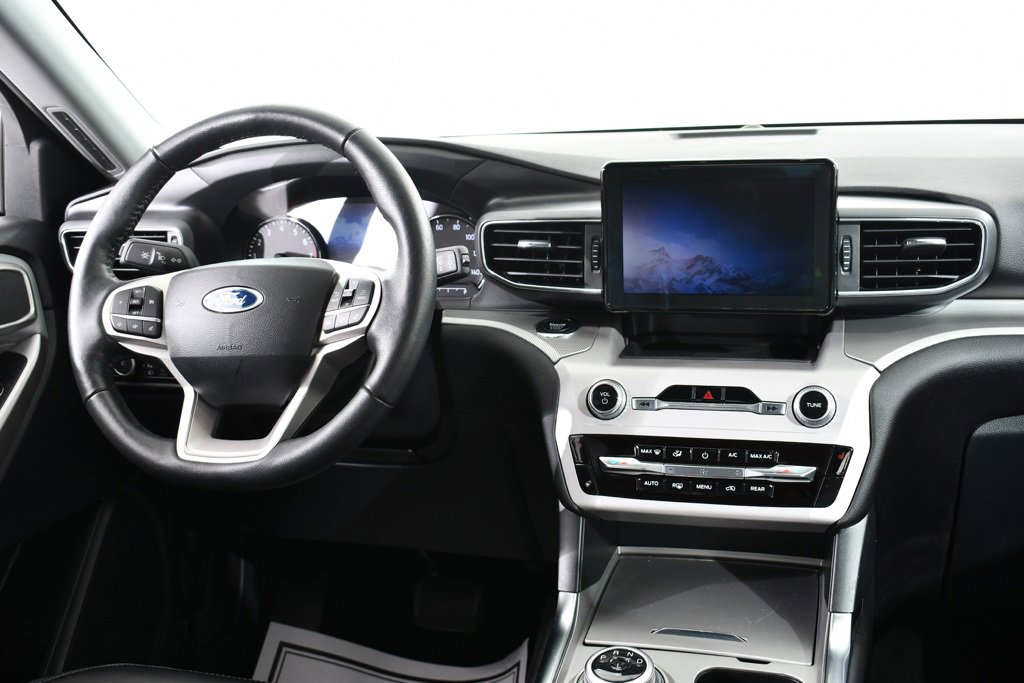 Used 2023 Ford Explorer XLT w/ Equipment Group 202A image 8