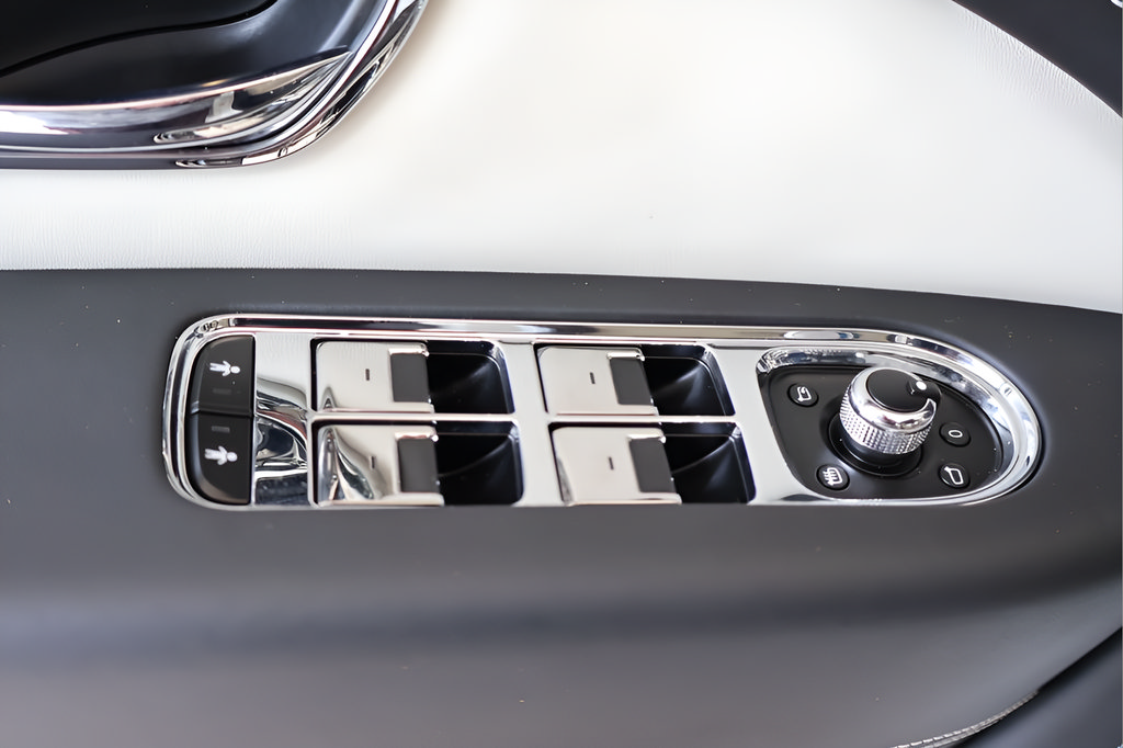 Used 2024 Bentley Bentayga AWD/4WD image 13