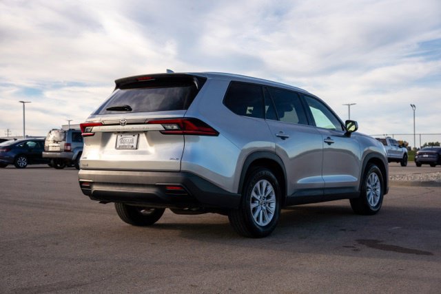 Used 2025 Toyota Grand Highlander AWD image 5