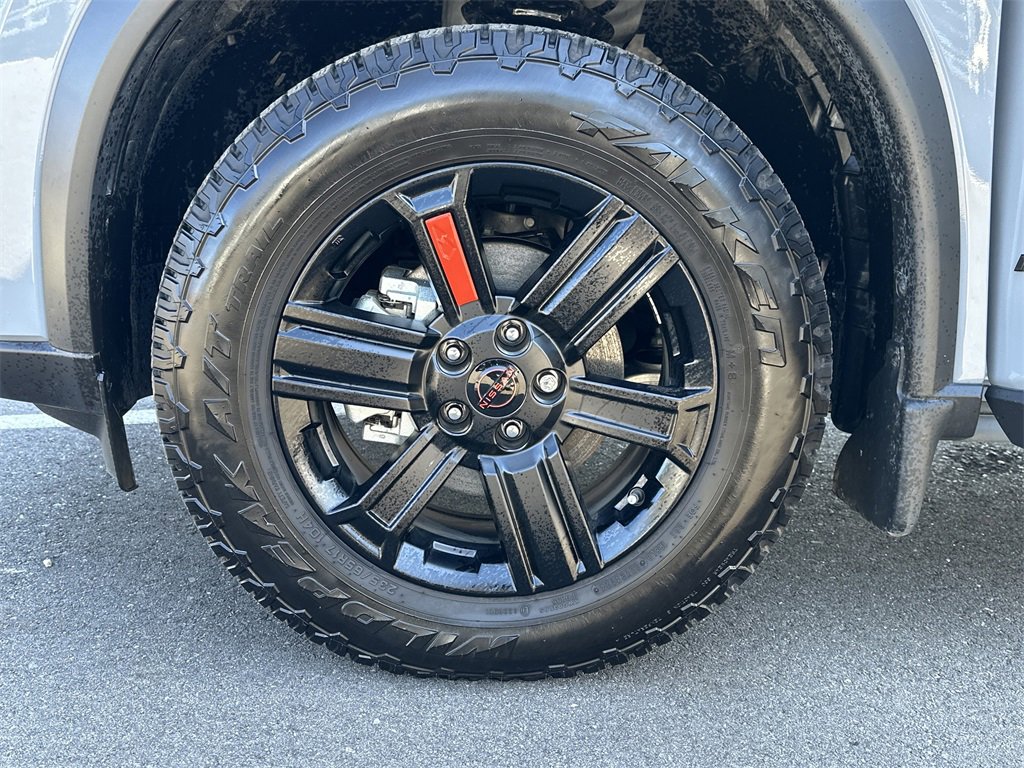 Used 2025 Nissan Rogue SV image 14