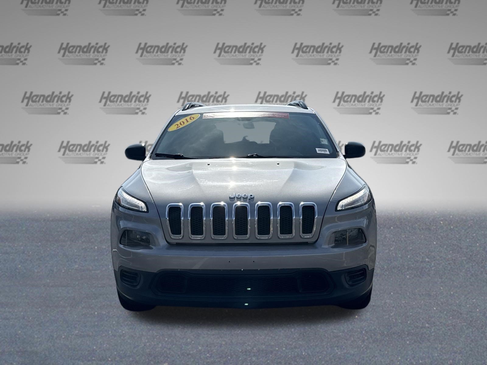 Used 2016 Jeep Cherokee Sport w/ Cold Weather Group FWD image 3