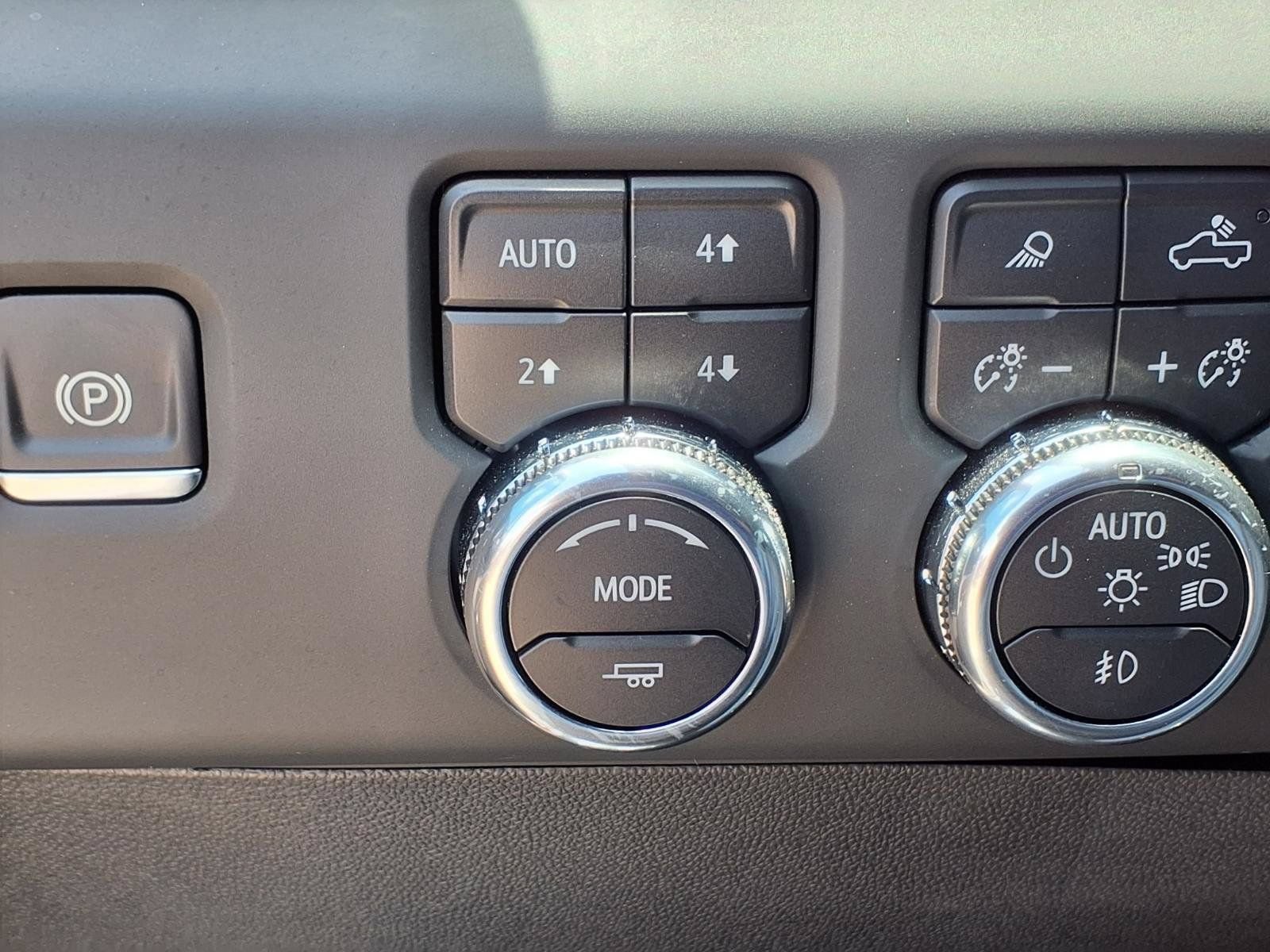 Used 2024 GMC Sierra 2500 AT4 w/ AT4 Premium Plus Package AWD/4WD image 12