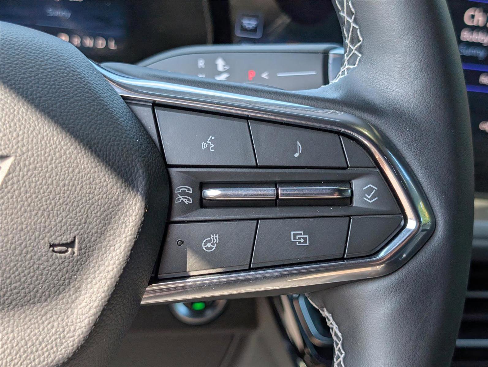 Used 2025 Chevrolet Traverse LT image 25