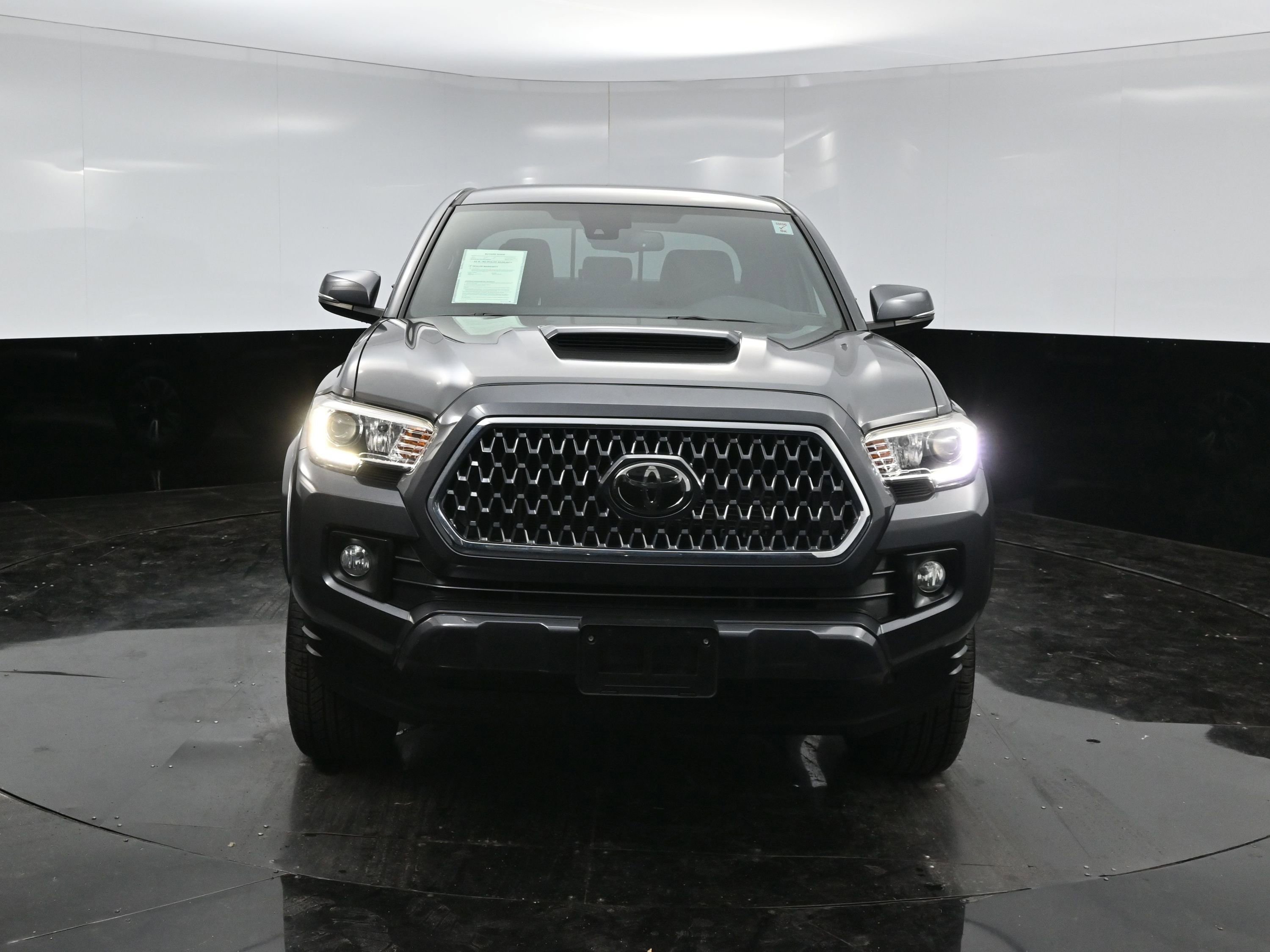 Used 2019 Toyota Tacoma SR5 image 2