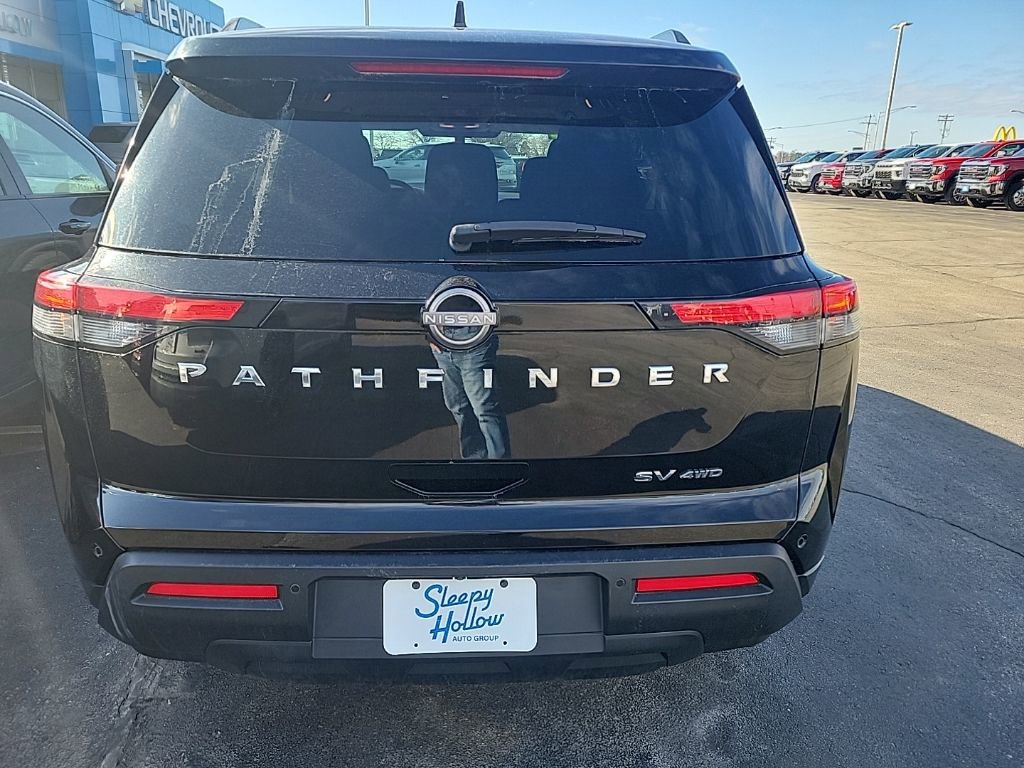 Used 2022 Nissan Pathfinder SV AWD/4WD image 4