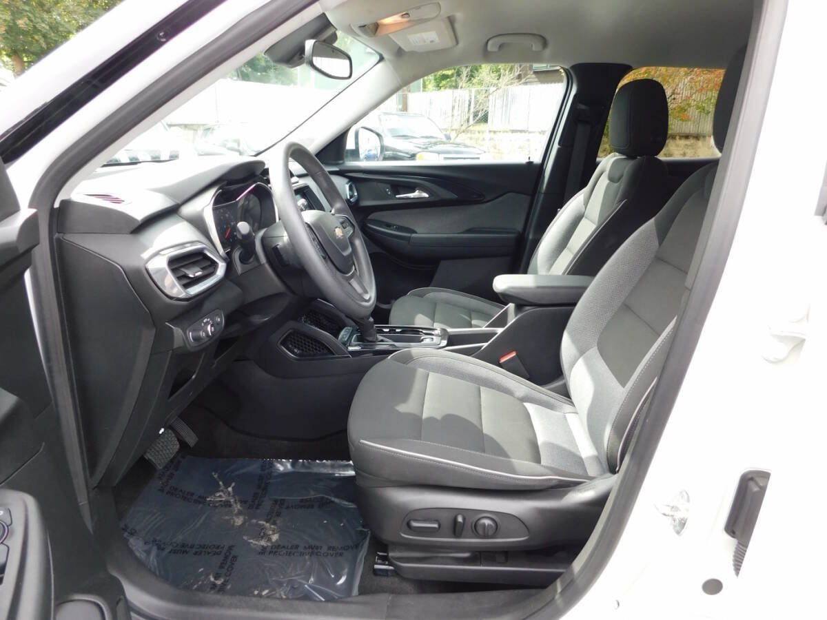 Used 2023 Chevrolet TrailBlazer LT w/ Convenience Package FWD image 8