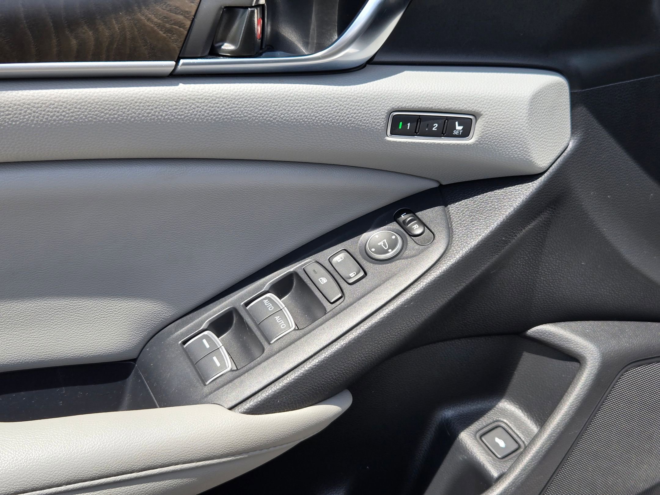 Used 2020 Honda Accord EX-L image 11