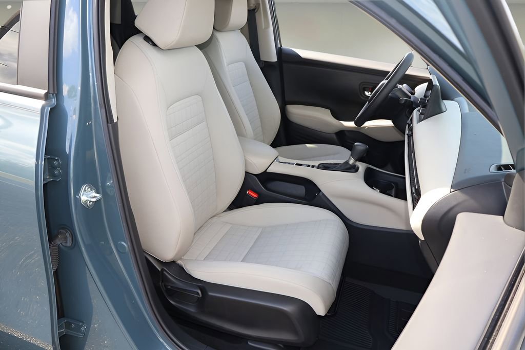 Used 2023 Honda HR-V LX image 17