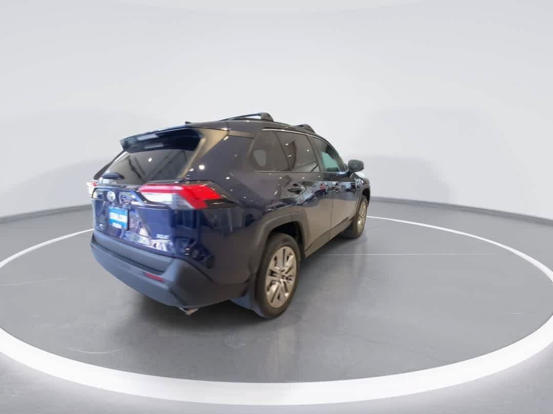 Used 2022 Toyota RAV4 XLE Premium AWD/4WD image 8