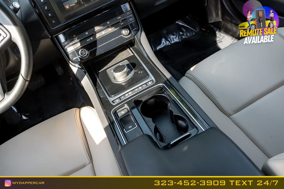 Used 2018 Jaguar XE RWD image 21