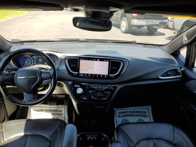 Used 2021 Chrysler Pacifica Touring-L w/ Uconnect Theater Family Group AWD/4WD image 18