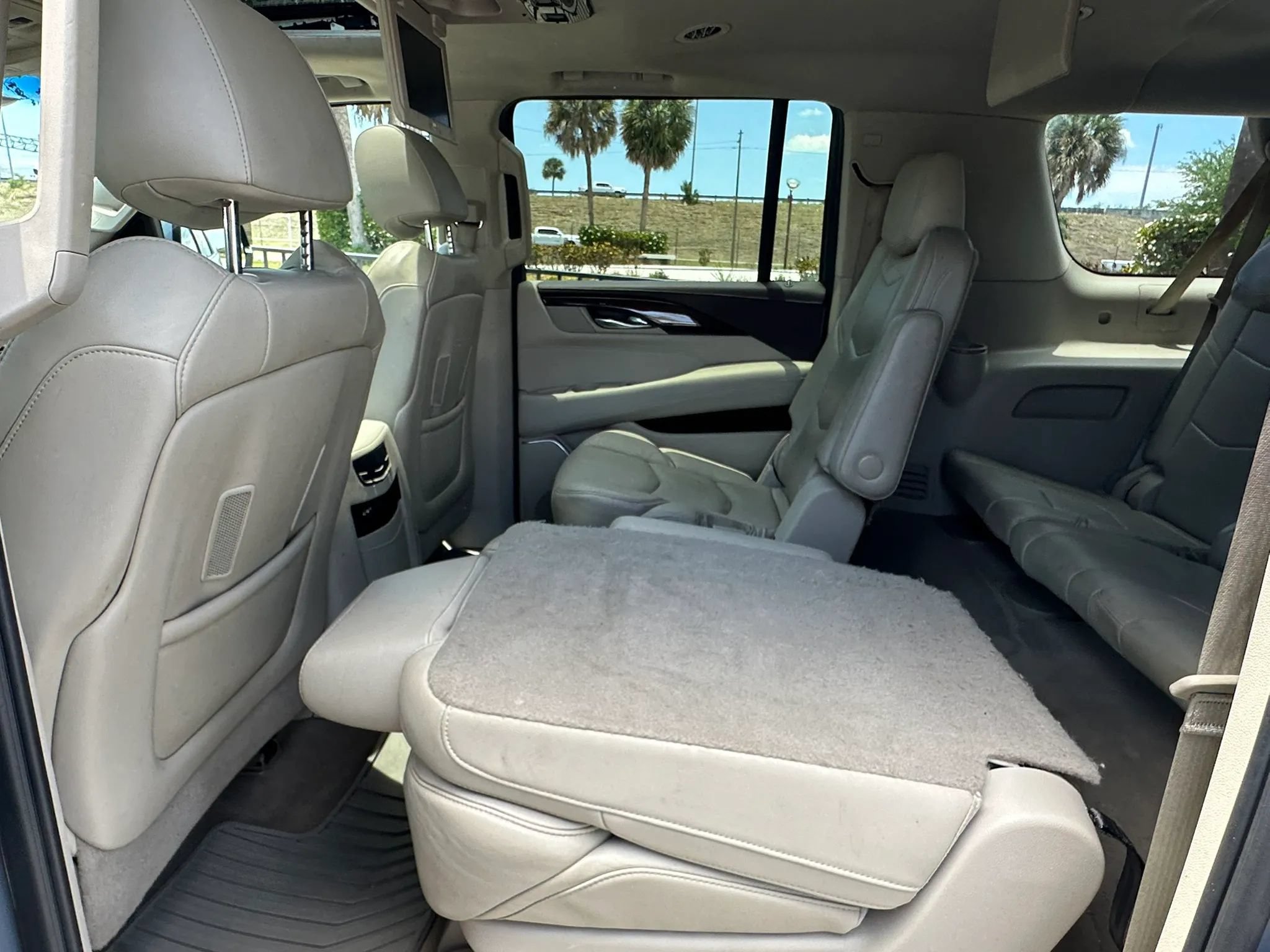 Used 2016 Cadillac Escalade ESV Luxury AWD/4WD image 31