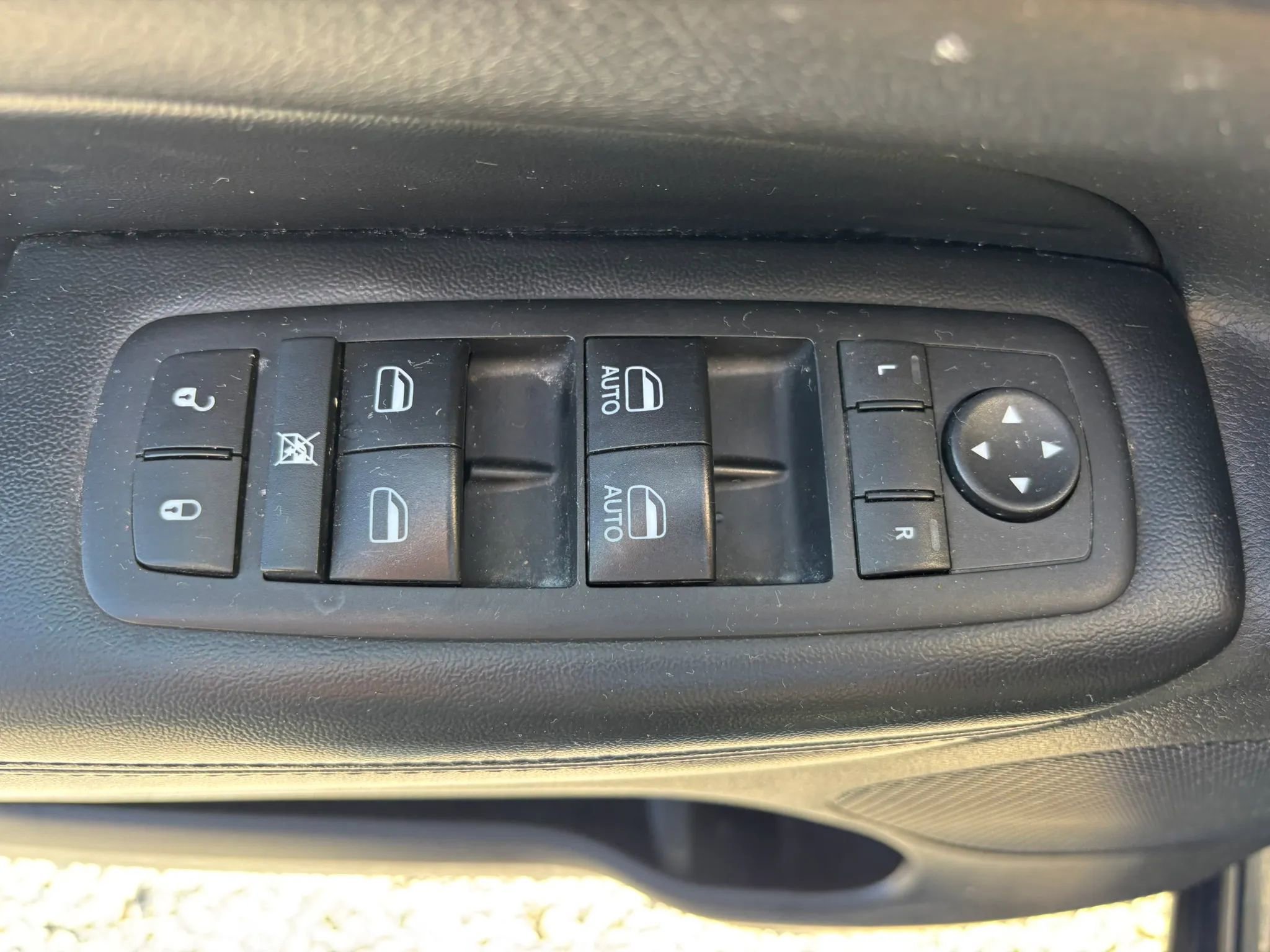 Used 2017 Jeep Grand Cherokee Altitude AWD/4WD image 19
