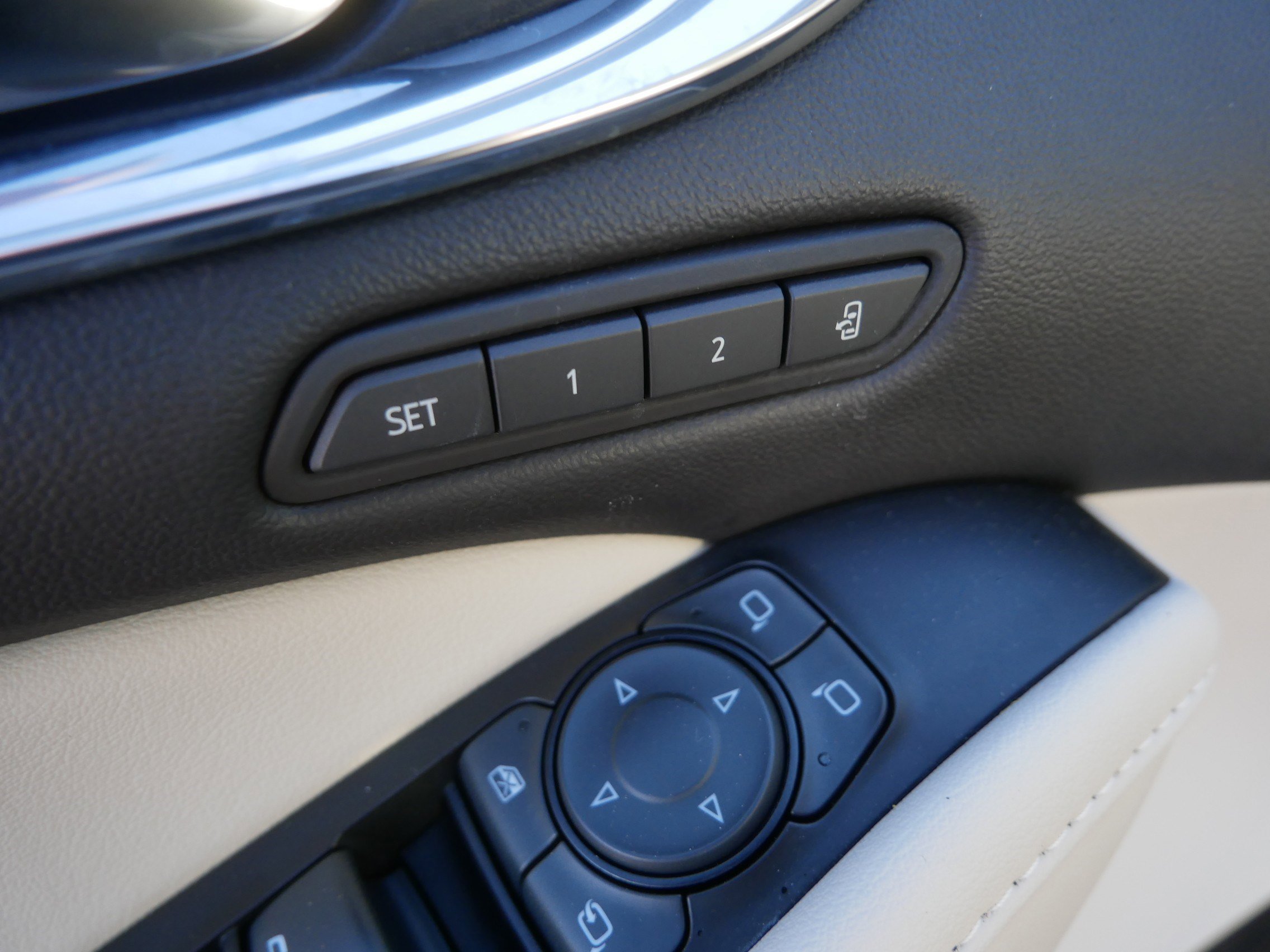 Used 2023 Buick Enclave Avenir w/ Avenir Technology Package image 23