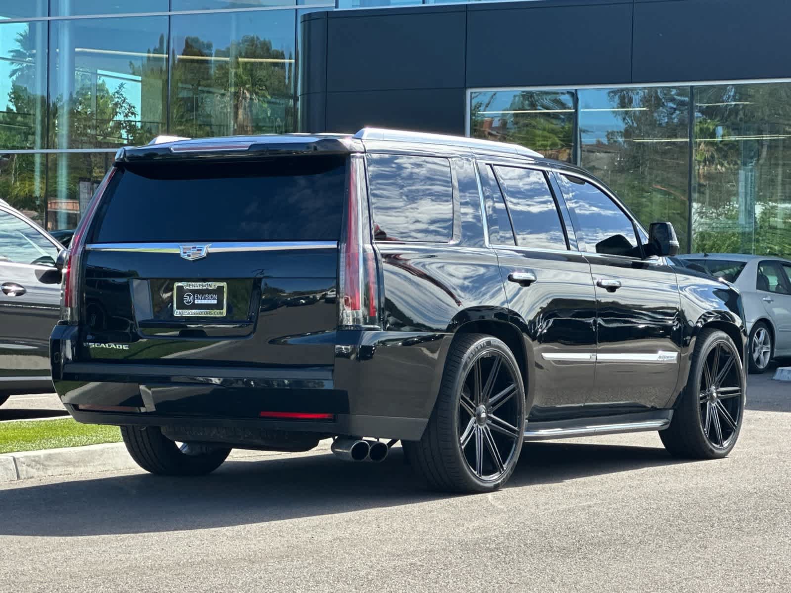Used 2016 Cadillac Escalade 2WD image 3