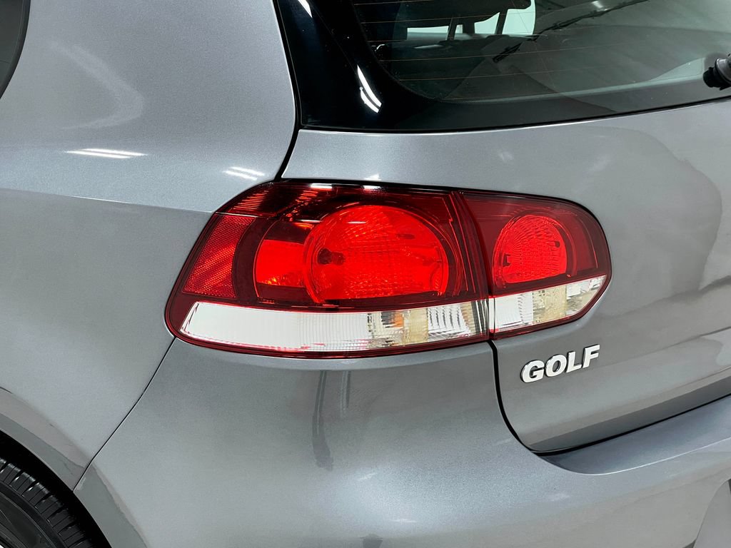 Used 2013 Volkswagen Golf 4-Door FWD image 32