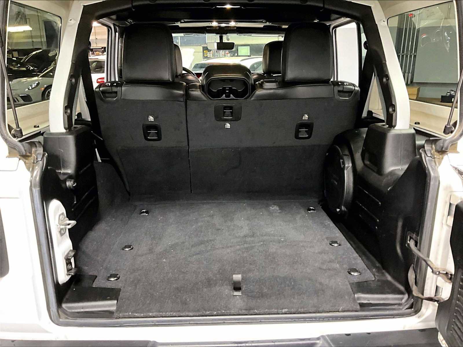 Used 2022 Jeep Wrangler Unlimited Rubicon w/ Xtreme Recon 35" Tire Package image 39