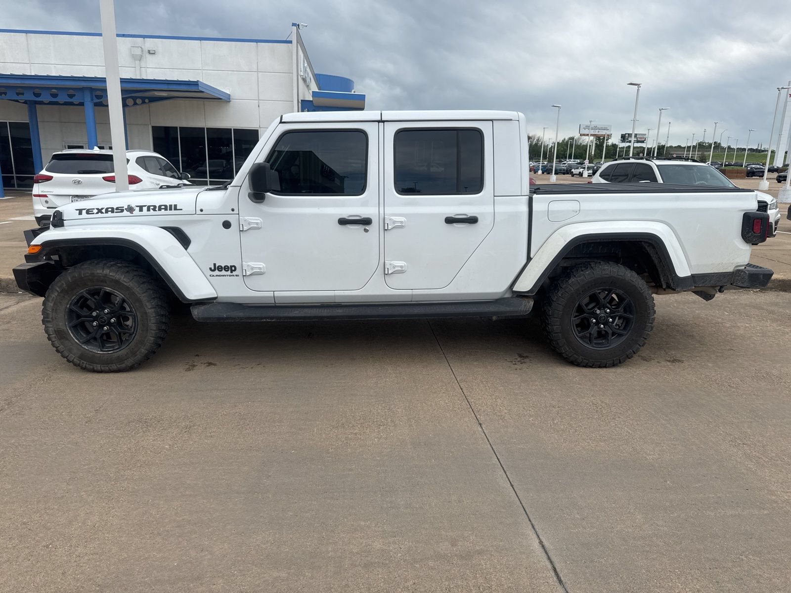 Used 2025 Jeep Gladiator Sport AWD/4WD image 2
