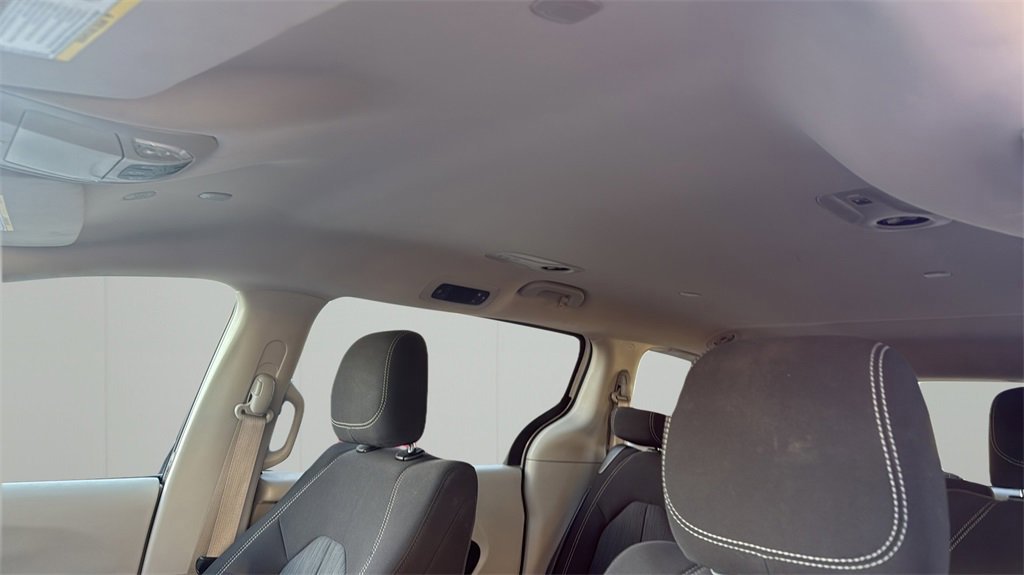 Used 2022 Chrysler Voyager LX image 20