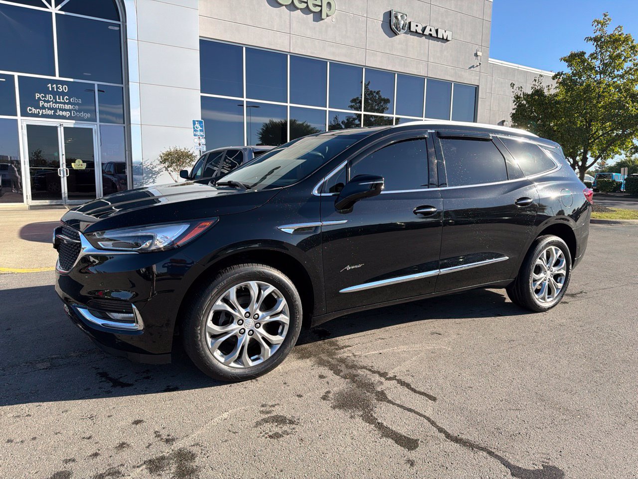 Used 2020 Buick Enclave Avenir w/ Avenir Technology Package AWD/4WD image 4