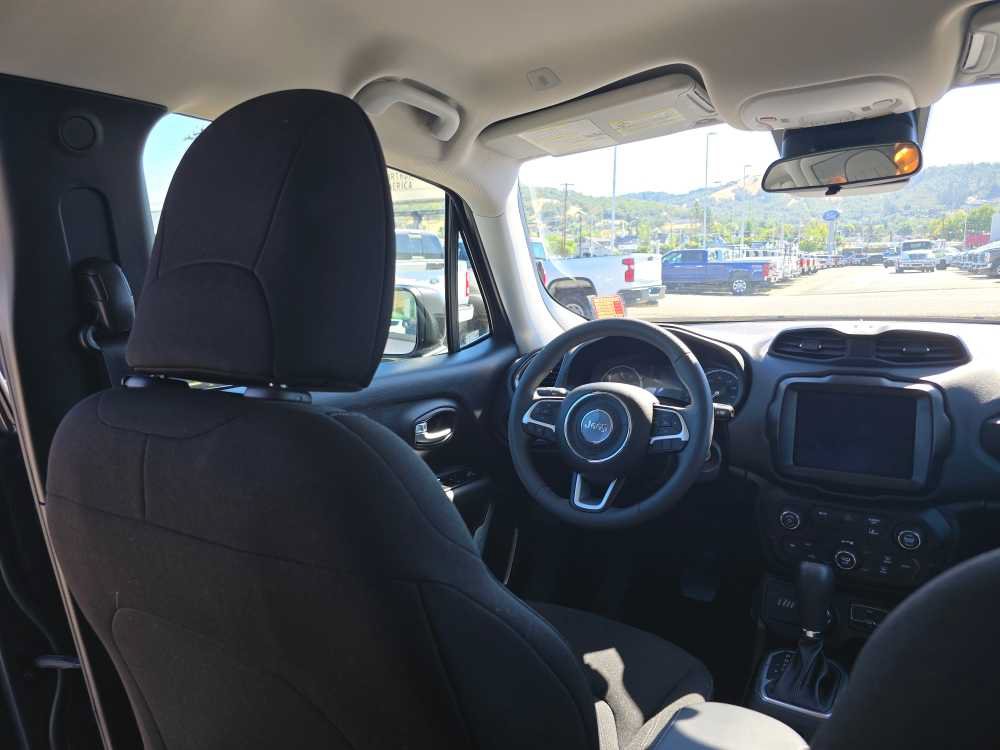 Used 2023 Jeep Renegade Latitude AWD/4WD image 10