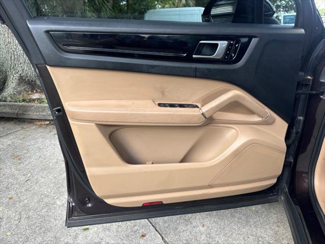 Used 2019 Porsche Cayenne AWD/4WD image 14