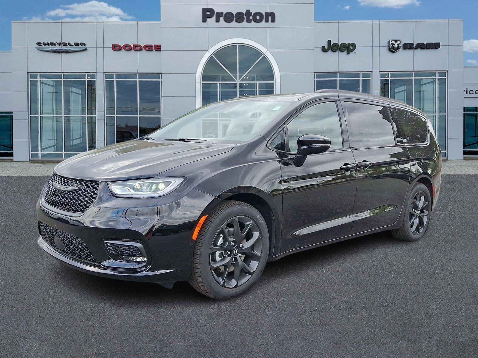 New 2026 Chrysler Pacifica Limited w/ S Appearance Package image 1